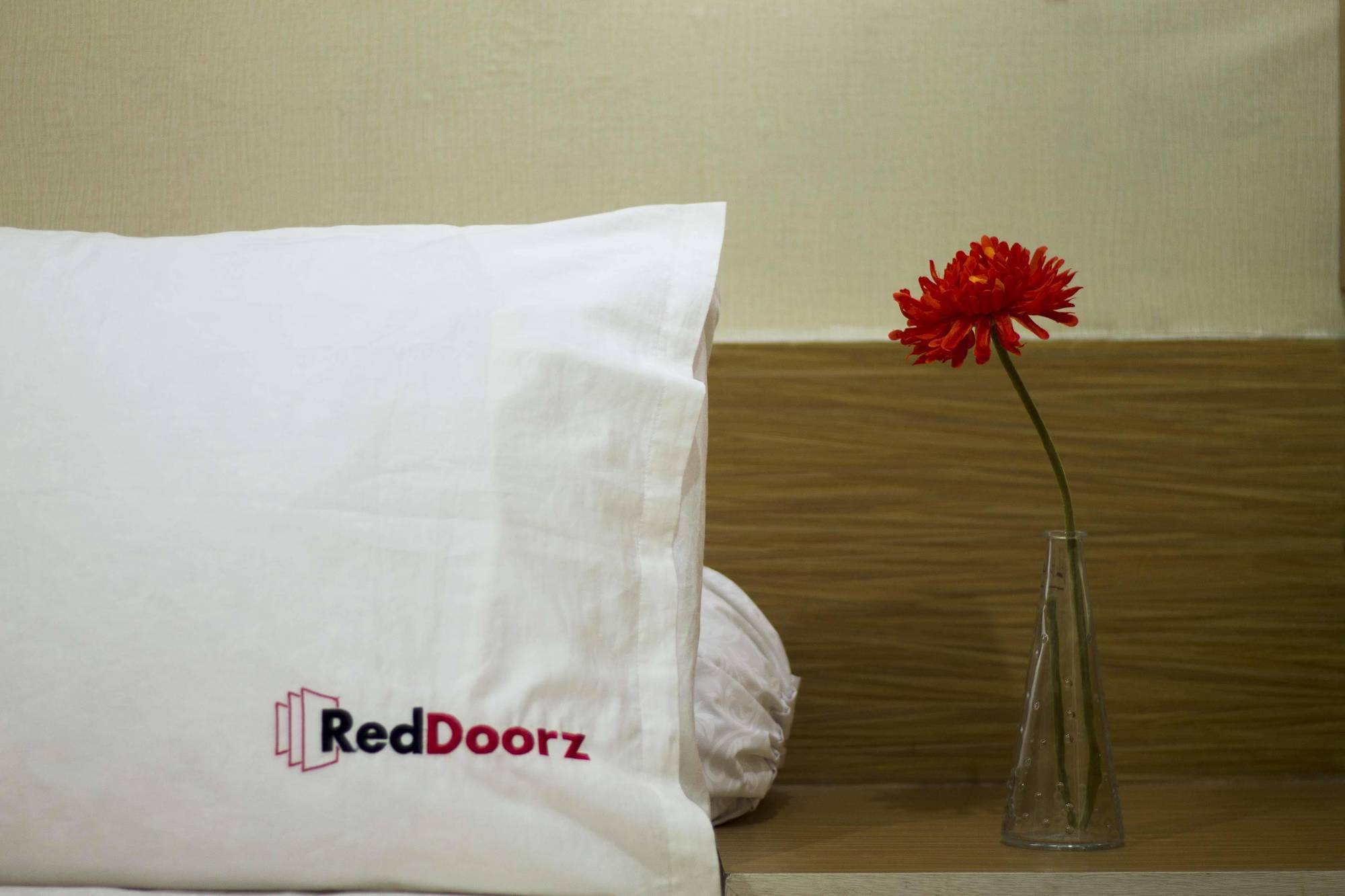 Gasthuis Reddoorz @ Gajah Mada Jakarta