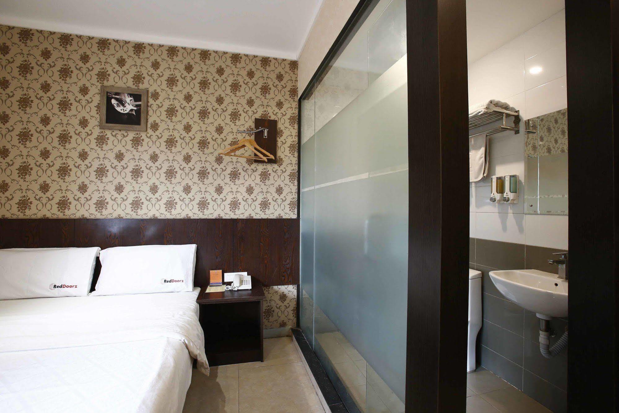 Gasthuis Reddoorz @ Gajah Mada Jakarta